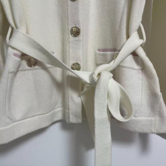 CHANEL Off-White Multi-Pocket Tie-Front Knit Cardigan: A timelessly elegant Fren - Picture 6 of 12